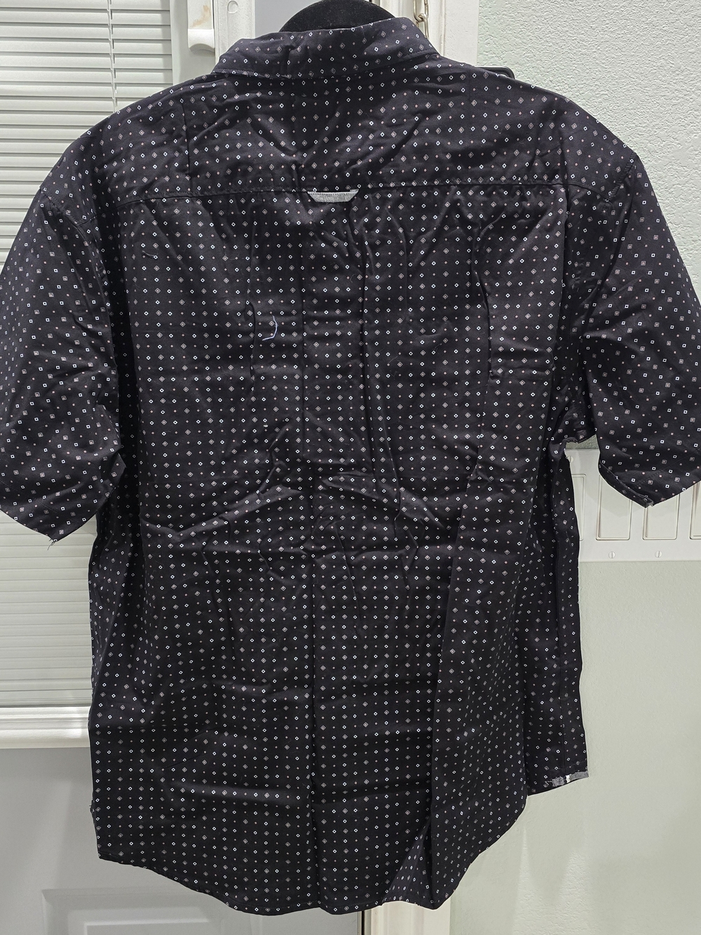 Men's Black Short-Sleeve Button-Down Shirt with Micro Dot Pattern - Picture 5 of 6